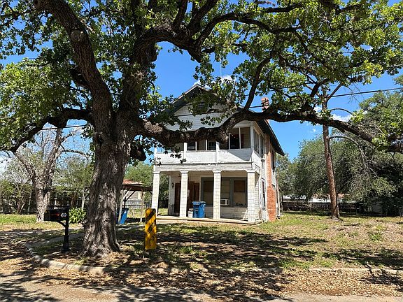 2nd image of 623 San Antonio St