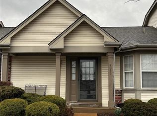 1916 Baxter Ridge Dr, Chesterfield, MO 63017