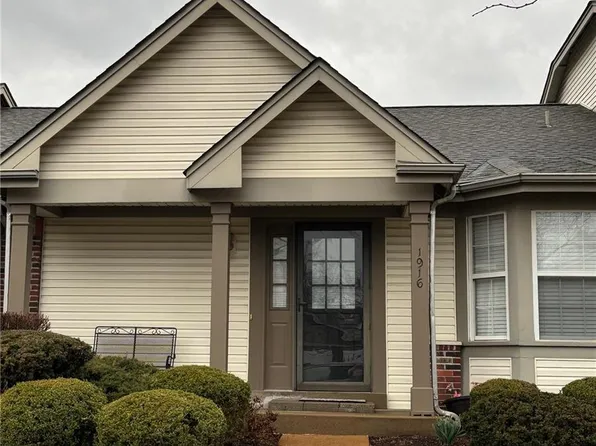 1916 Baxter Ridge Dr, Chesterfield, MO 63017