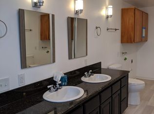 404 James Cir APT A, Talent, OR 97540