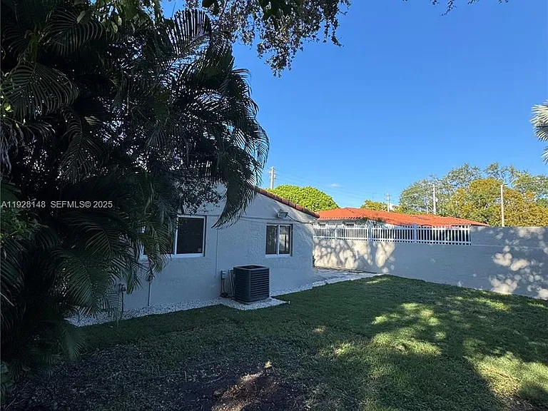 3021 SW 2nd Ave — Photo 28