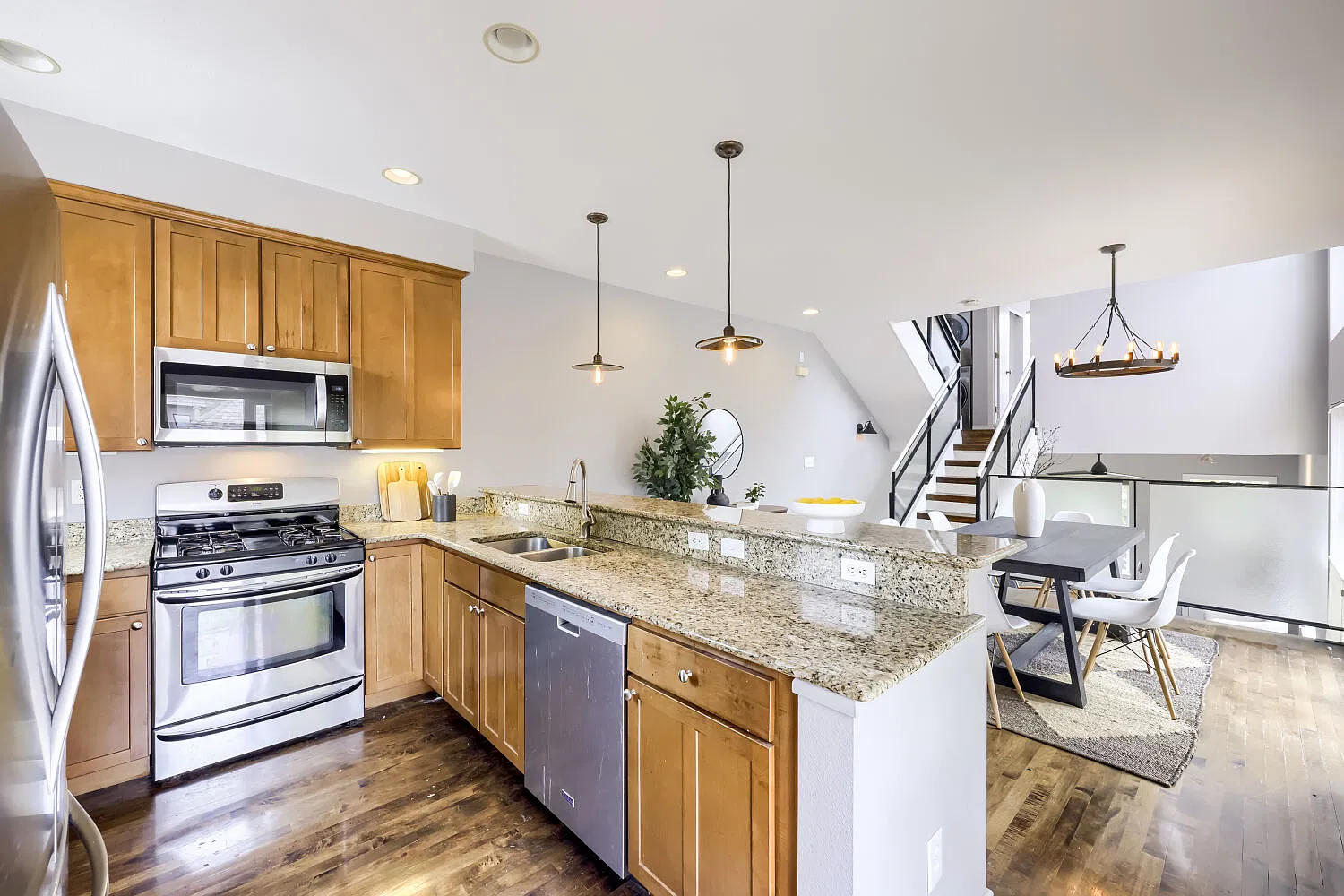 2 bed, 1830 sqft, $3,750 — Photo 4