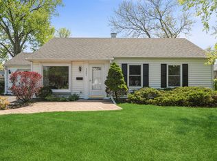 3407 Greenbriar Dr, Glenview, IL