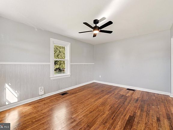 4th image of 737 W 11th St