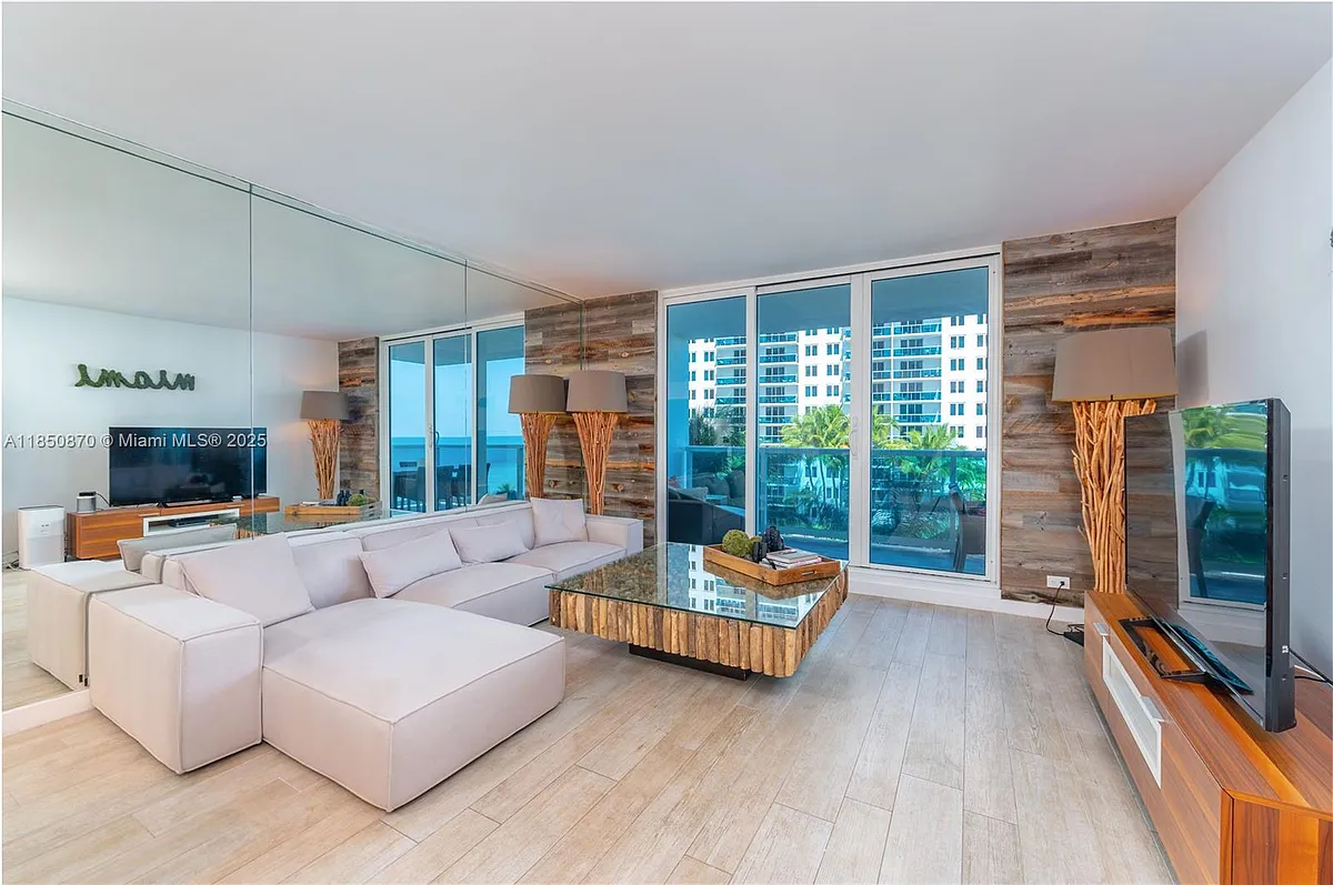 Building Photo - 2301 Collins Ave #716