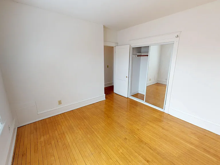 2518 N Farwell Ave — Photo 12