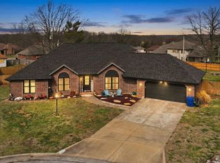 3983 N Courtney Circle, Springfield, MO 65803