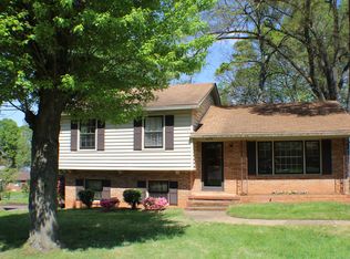 1409 Thriftwood Dr, Charlotte, NC 28208