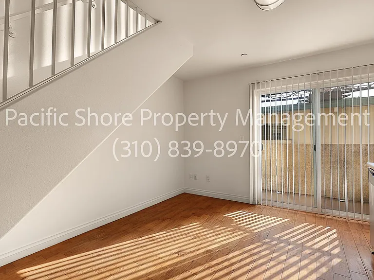 Motor Apartments — Photo 3