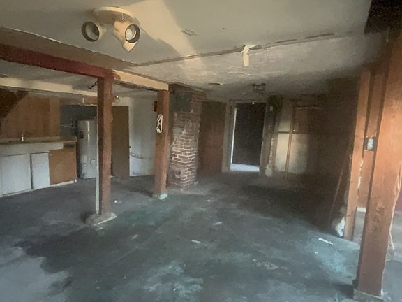 4th image of 340 SE 3rd St