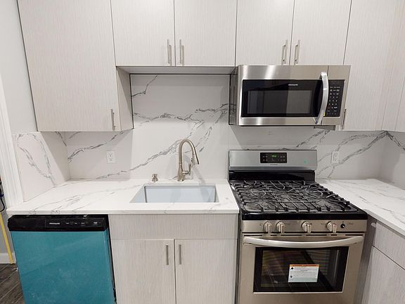 5th image of 680 Grand St #602eae2f1