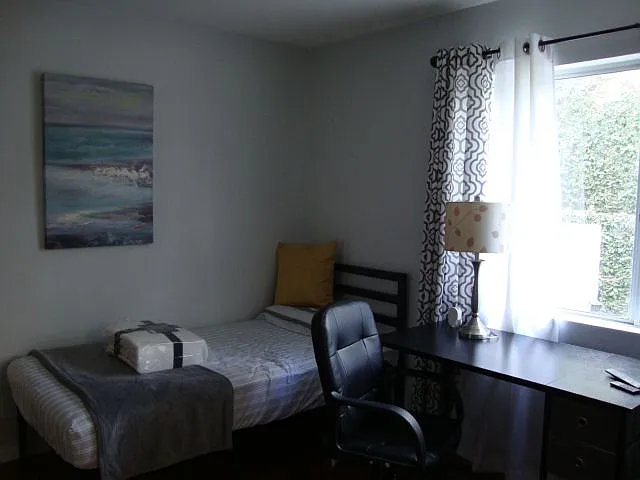 1 bed, 1.0 bath, 180 sqft, $1,350 — Photo 3