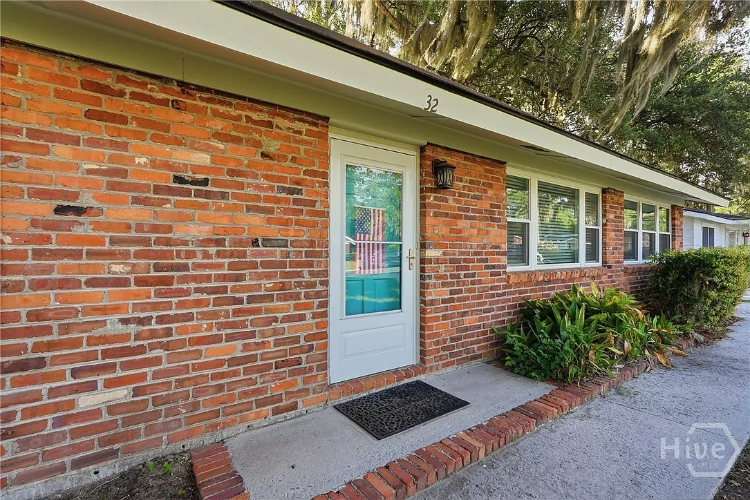 3 bed, 2.0 bath, 1450 sqft, $2,850 — Photo 2