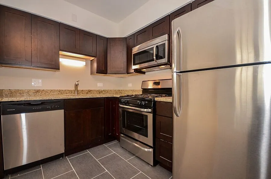 Building Photo - 27 N Maple St #6