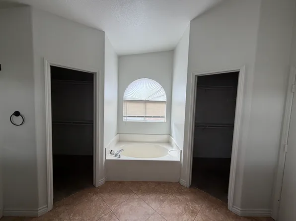4325 Red Blanket Rd, North Las Vegas, NV 89032