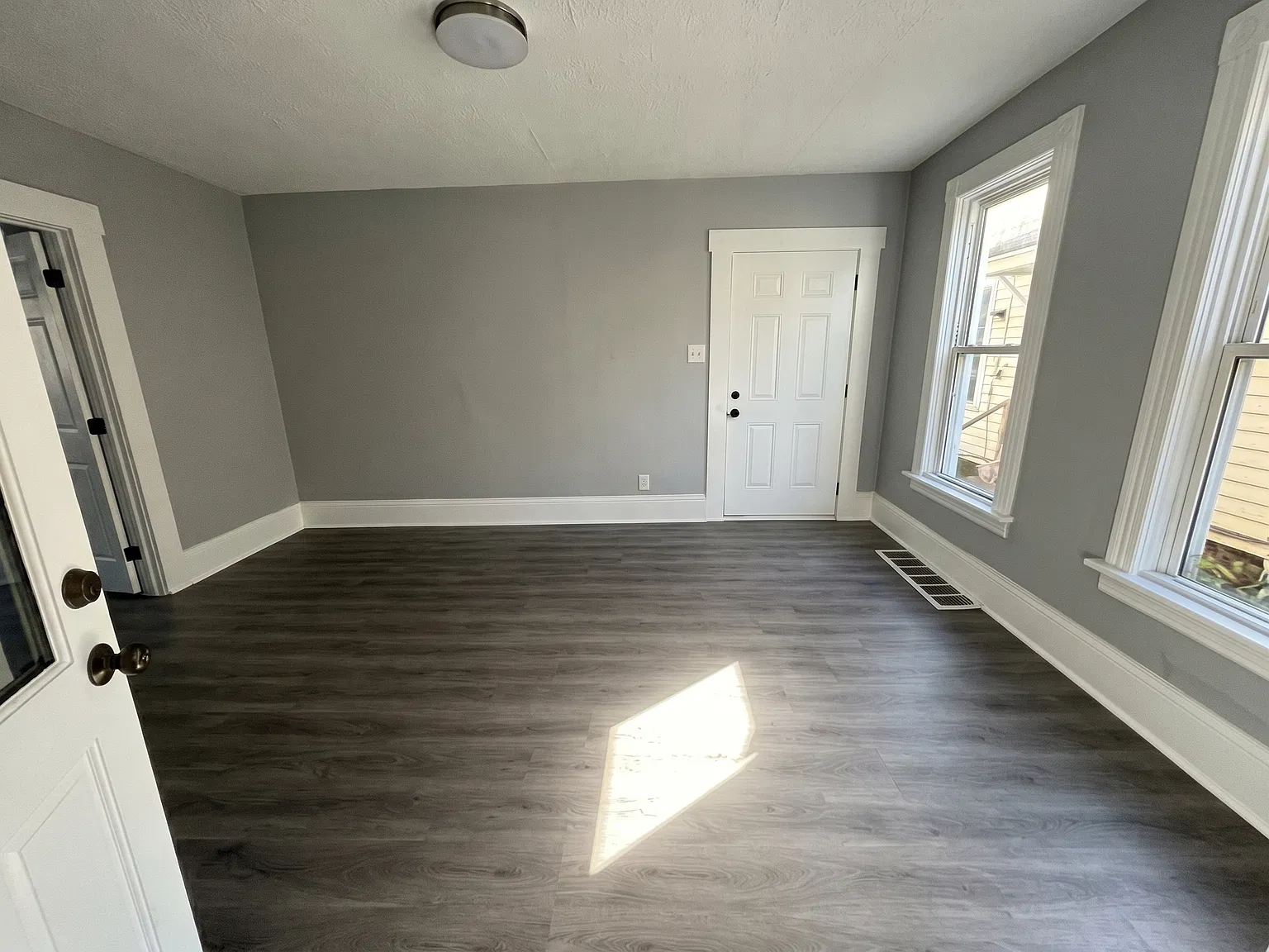 3 bed, 1.5 bath, 1200 sqft, $950 — Photo 3