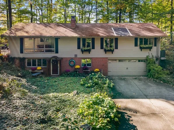 6879 W Pine Lake Rd, Salem, OH 44460