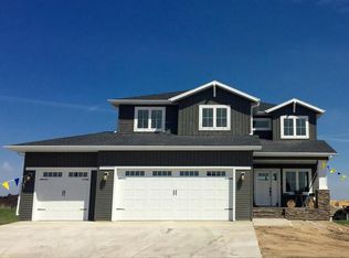 2333 Harbor Ln W, West Fargo, ND 58078