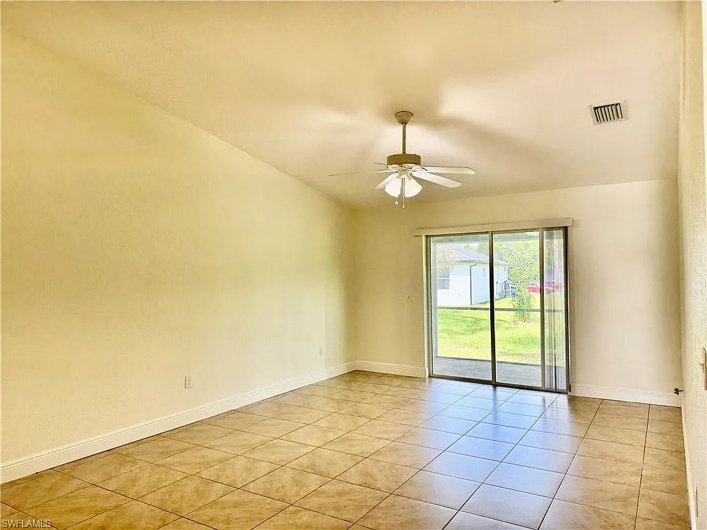 3 bed, 2.0 bath, 1181 sqft, $1,650 — Photo 3