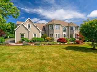 46 Charter Ridge Dr, Sandy Hook, CT 06482