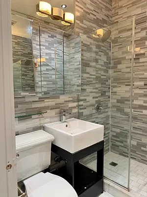 Bathroom, photo 1