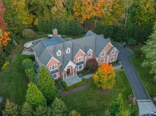 8 W Slope Ct, Upper Saddle River, NJ 07458