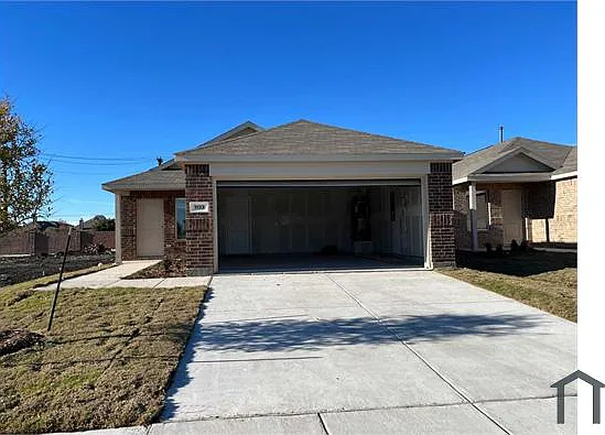 3 bed, 2500 sqft, $2,100 — Photo 1