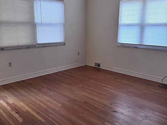 3rd image of 518 Washington St