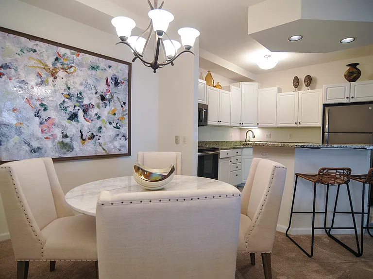 Yorktown Estates Apartments — Photo 4