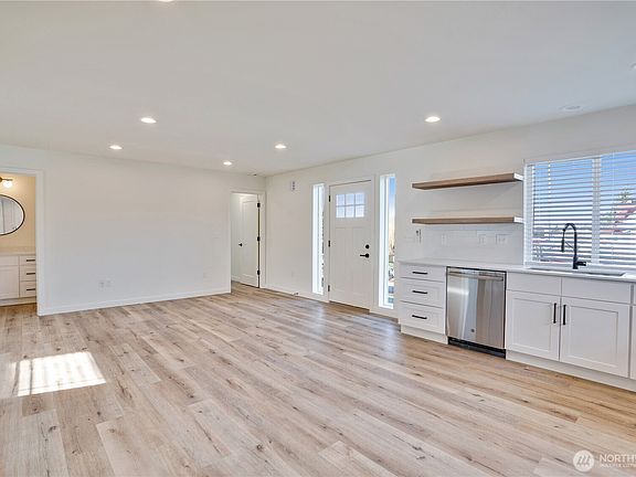5th image of 918 S 48th Street