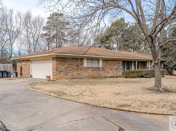 6 Cambridge Dr, Texarkana, AR 71854