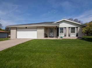 W233N6025 Lilac Dr, Sussex, WI 53089