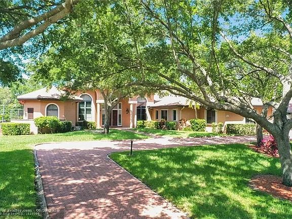 5th image of 4225 NW 100 Avenue