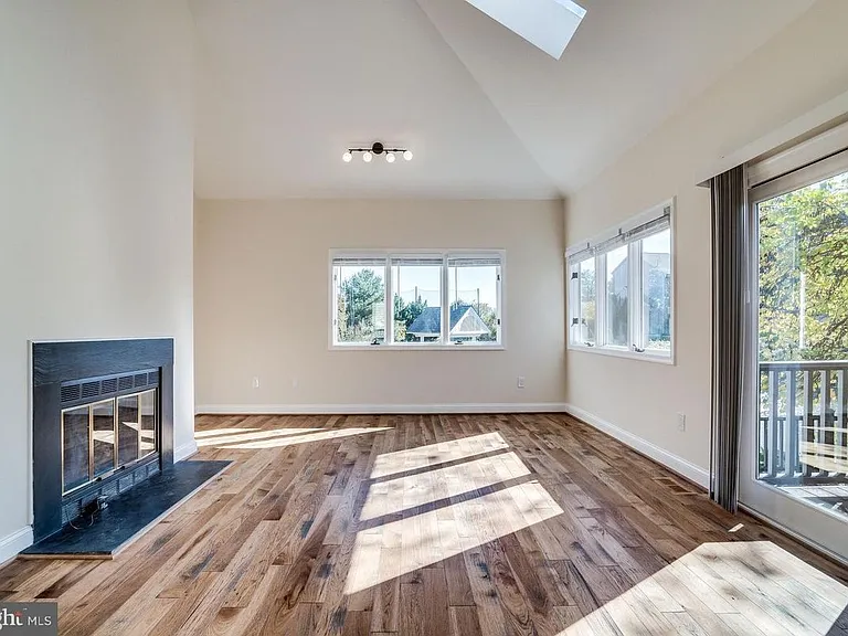 6505 Gretna Green Way — Photo 10