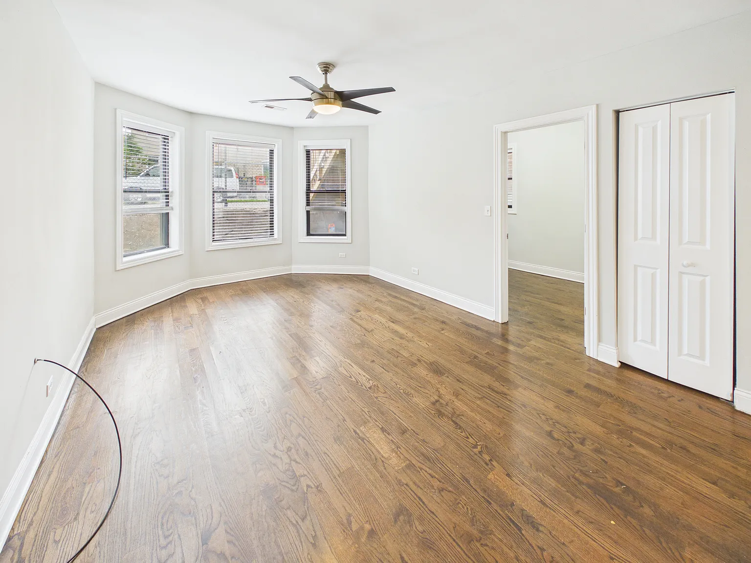 3 bed, 800 sqft, $1,895 — Photo 4