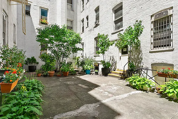Sold by Compass | media 7