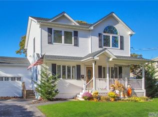 409 Pine Dr, Bay Shore, NY 11706