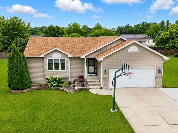 612 Birdie Ln, Poynette, WI 53955