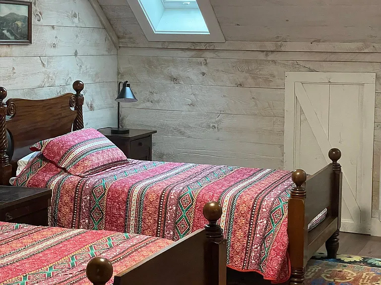 twin bedroom