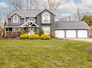 38490 Flint Ridge Dr, Grafton, OH 44044