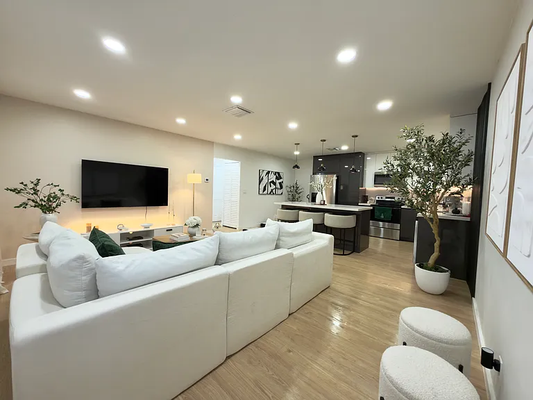 2110 Bimini Dr — Photo 4