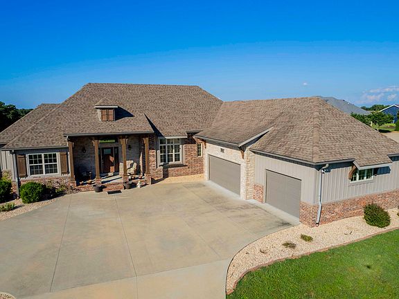 3rd image of 322 Sunset Drive