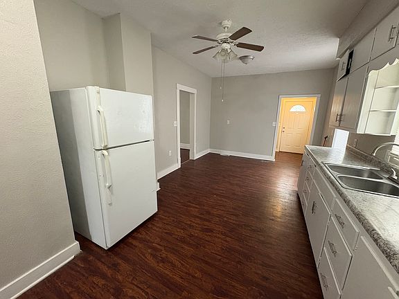 2nd image of 808 S Greenlawn Ave