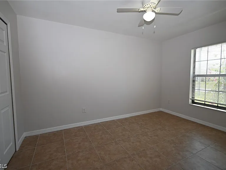 704 SE 6th Ter — Photo 9