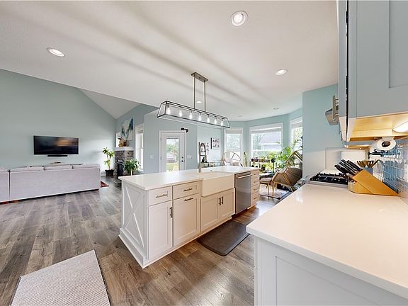 3rd image of 20 Pine Villa Trl