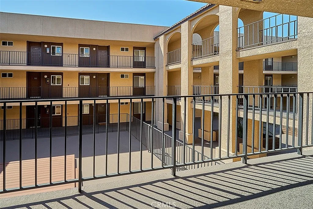 2 bed, 849 sqft, $2,700 — Photo 4