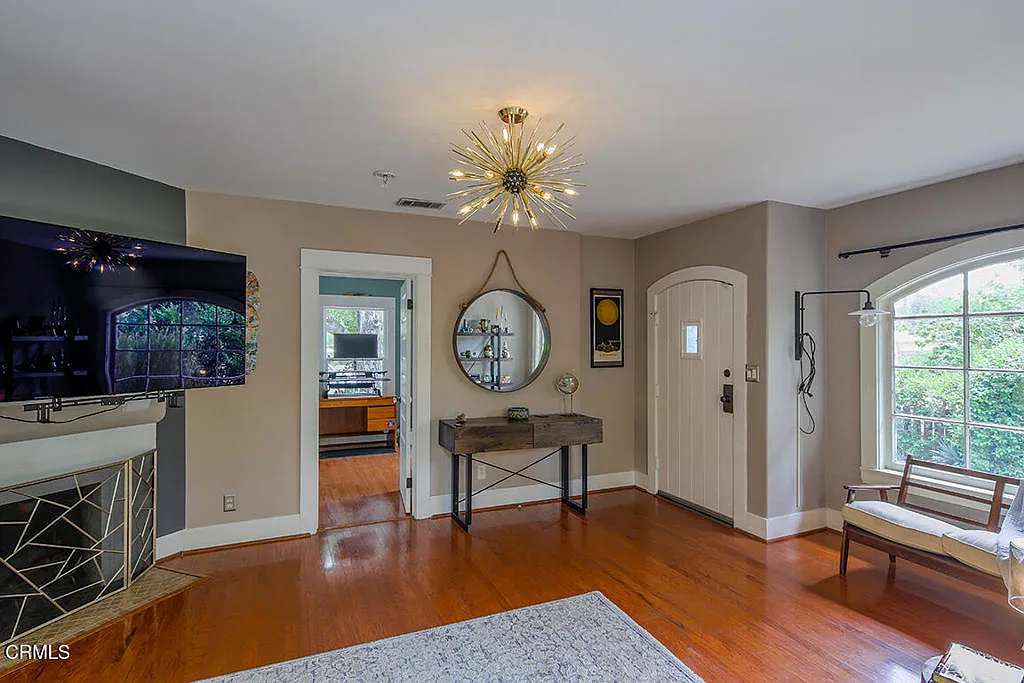 3 bed, 3.0 bath, 1300 sqft, $5,600 — Photo 3