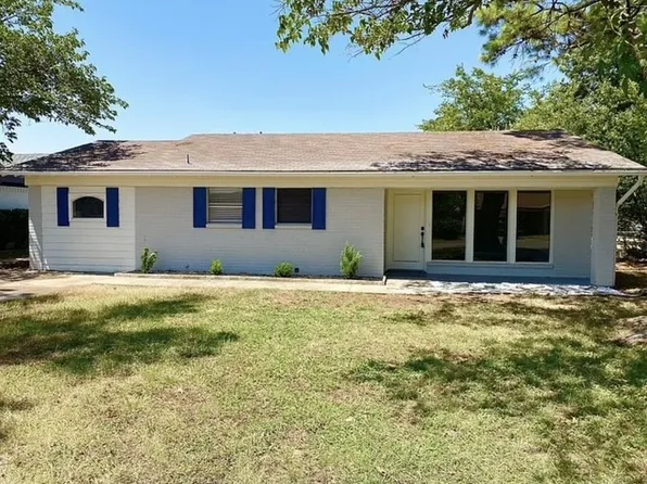 512 Sally Ln, Cleburne, TX 76033