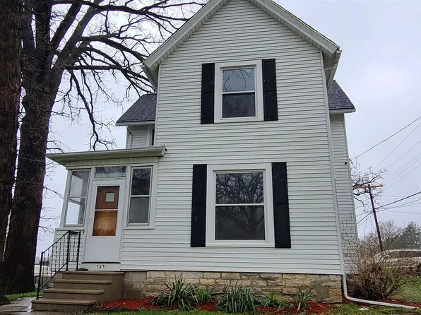 745 N Ottawa Ave, Dixon, IL 61021