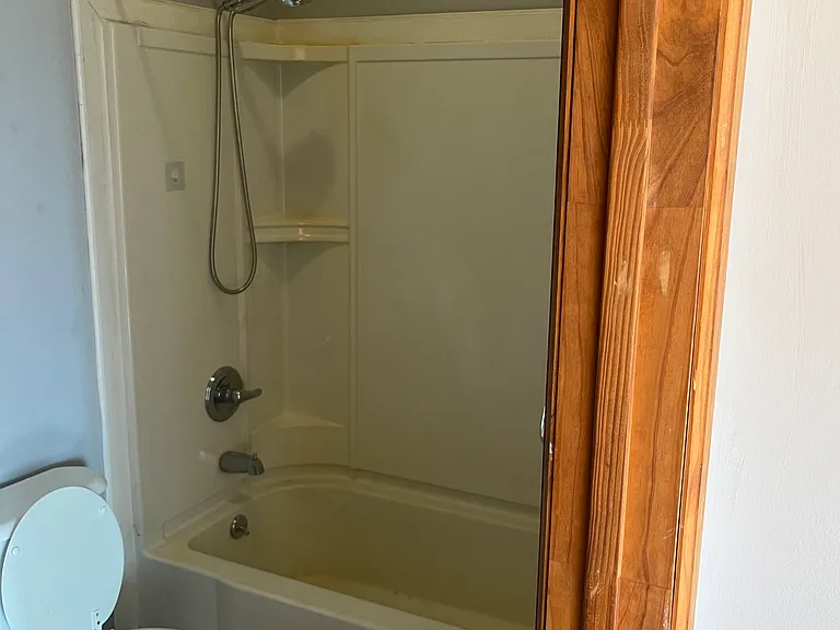 9 Liberty St #6 — Photo 4